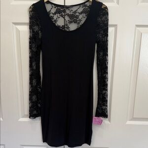 NWT Soprano LBD Lace Sleeves and Back Large